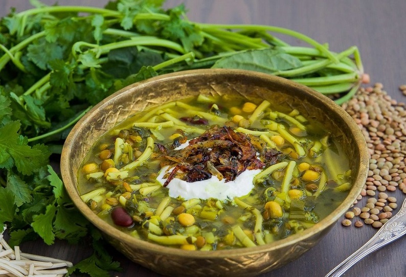 Traditional Persian Ash Reshteh Recipe - step image